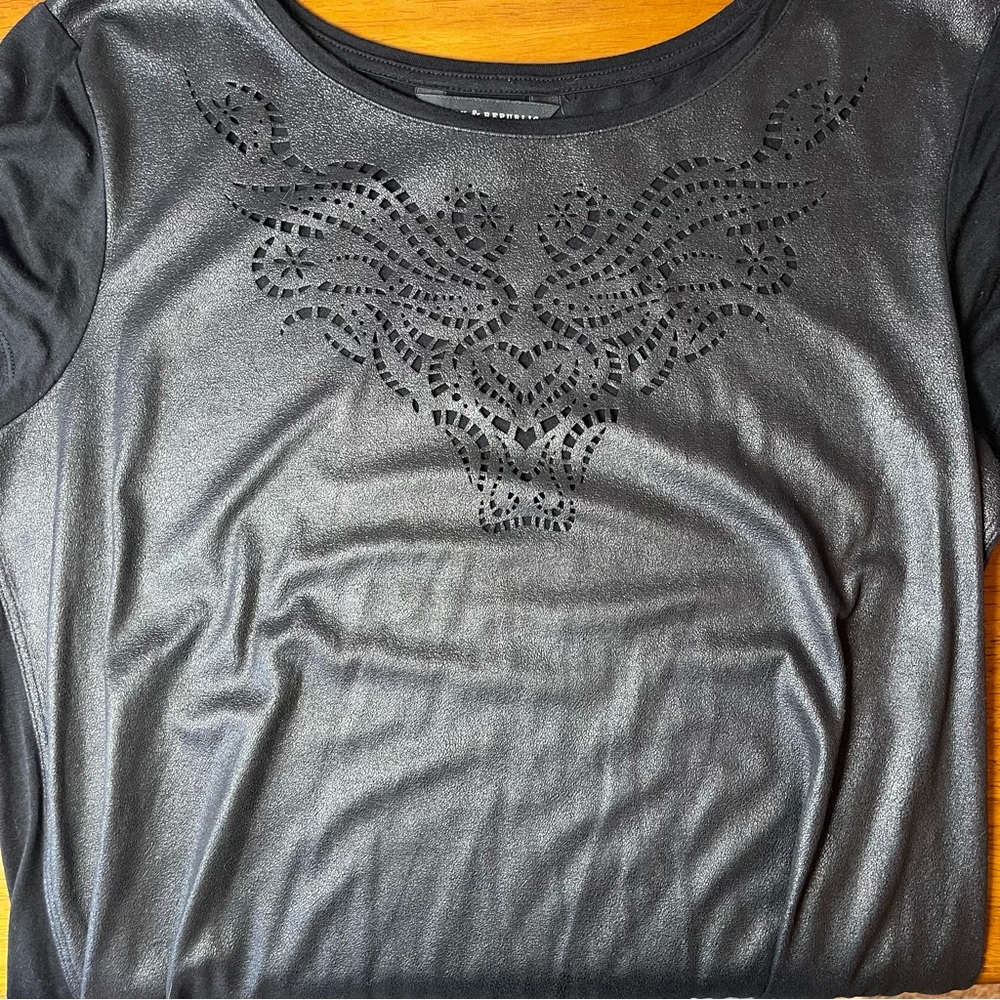 Rock & Republic M Short Sleeve Faux Leather Cut Out shirt